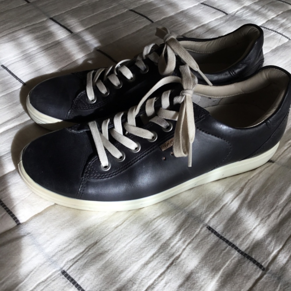 Sneakers - Picture 3 of 9